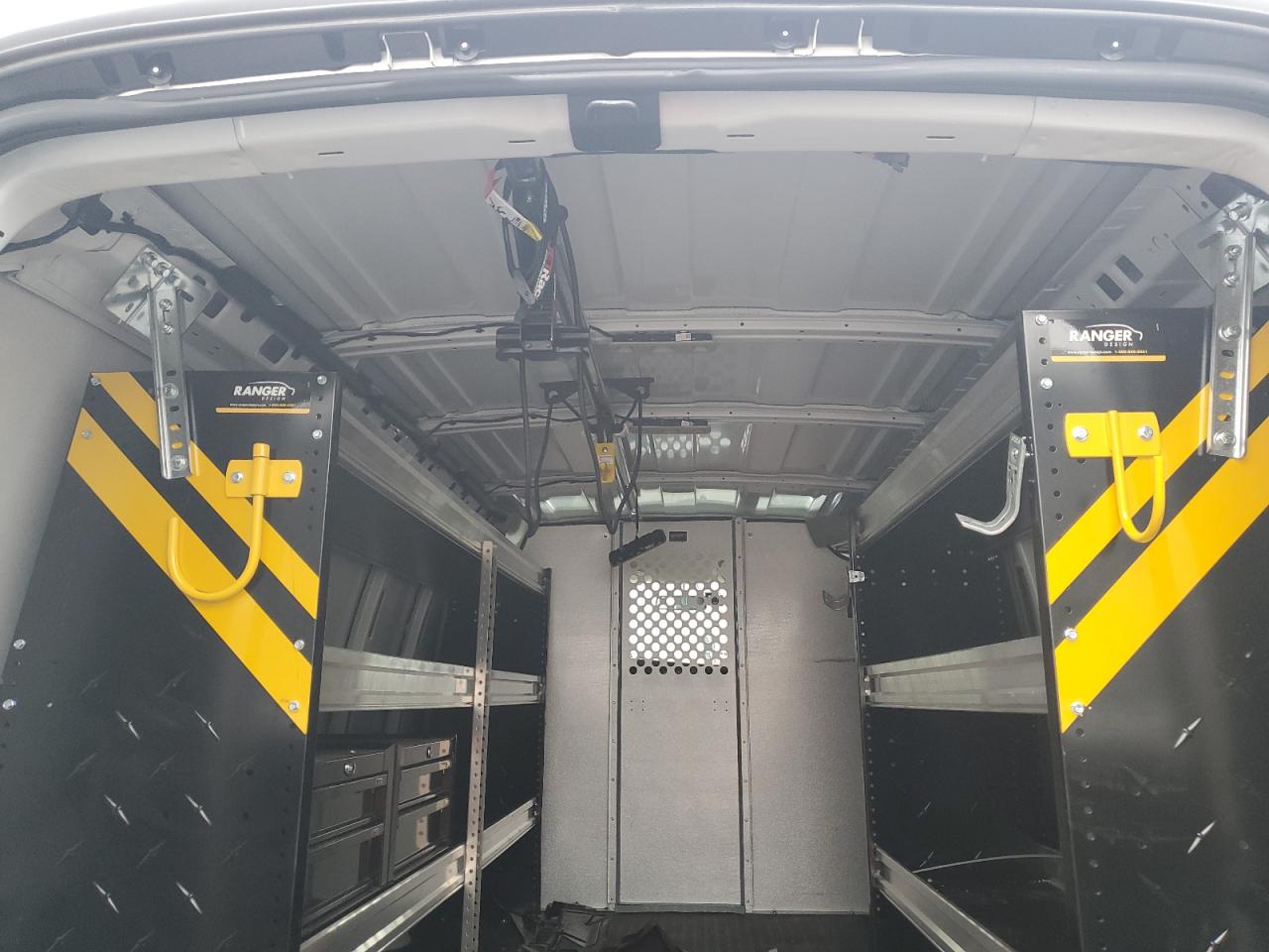 Chevrolet Express Image 5