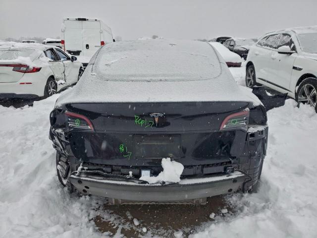 Tesla Model 3 Image 5