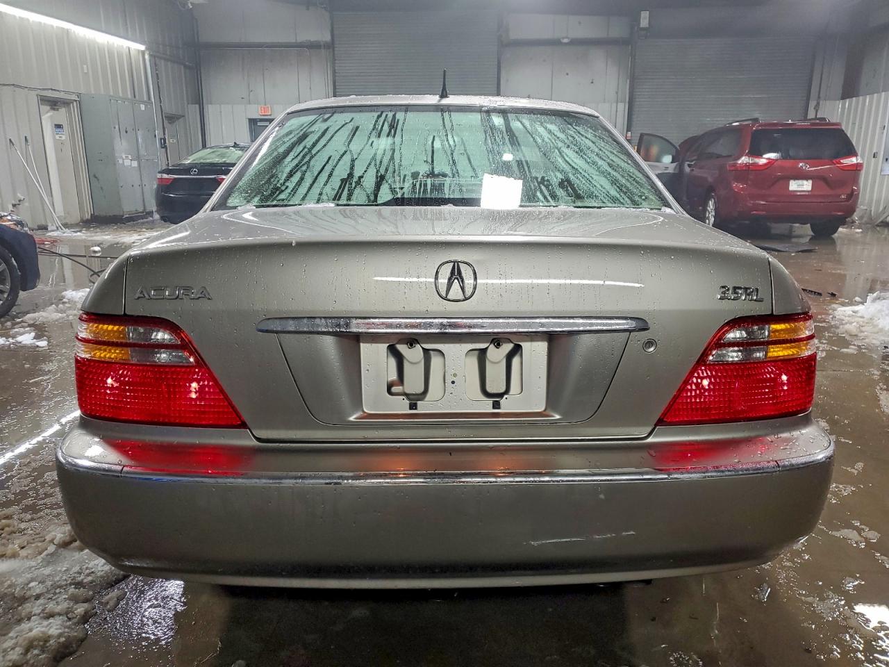 Acura RL Image 10