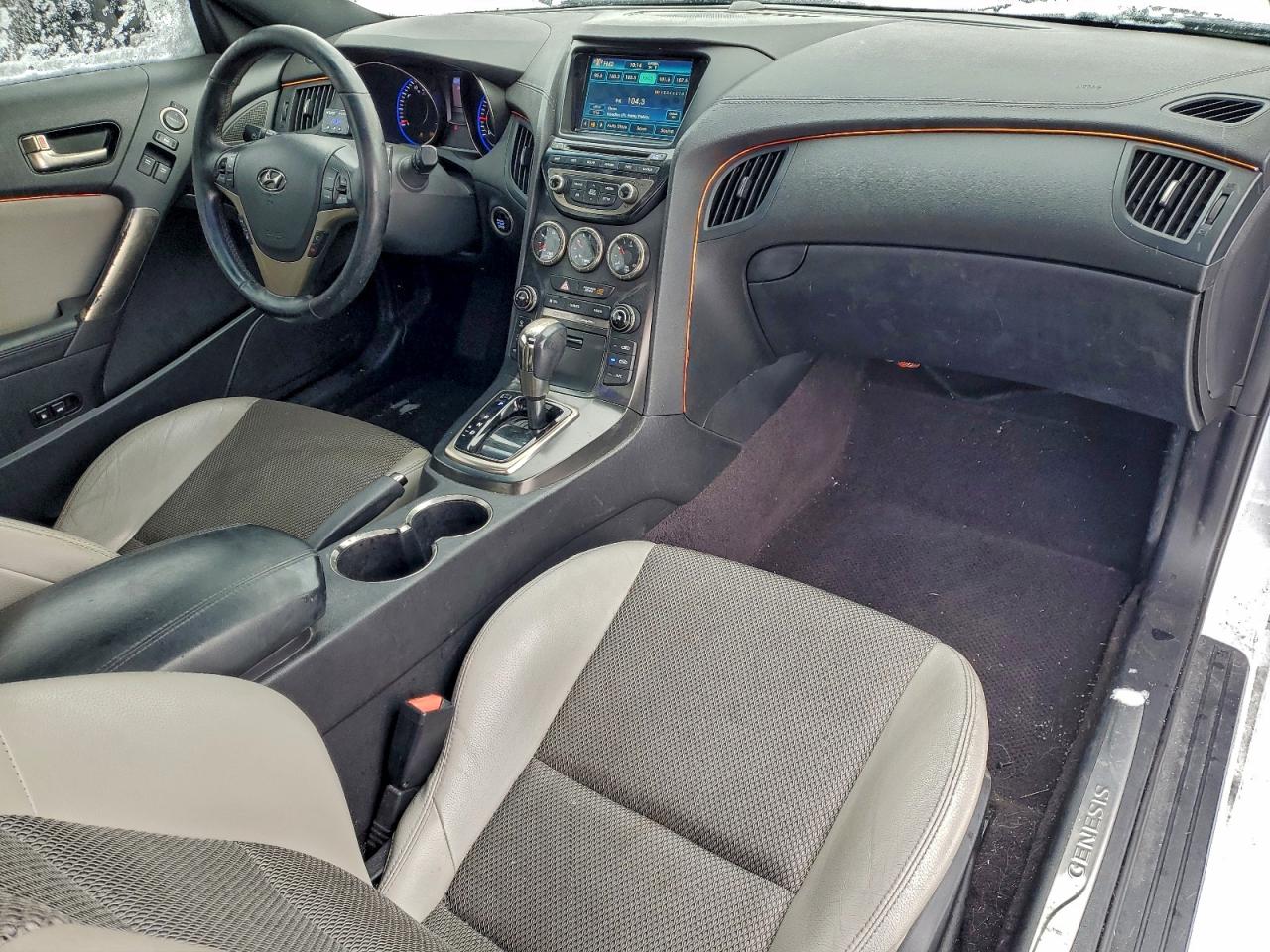 Hyundai Genesis 2.0t Image 12