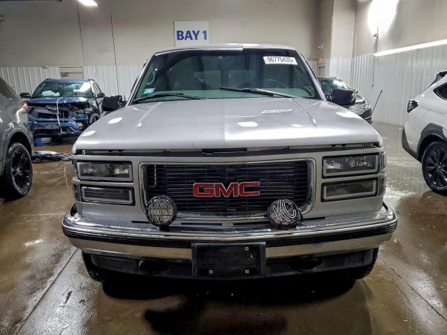 GMC Suburban K1500 Image 5