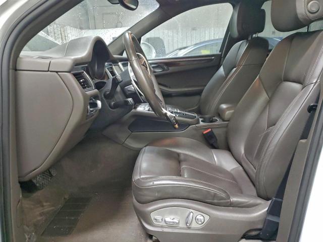 Porsche Macan S Image 6