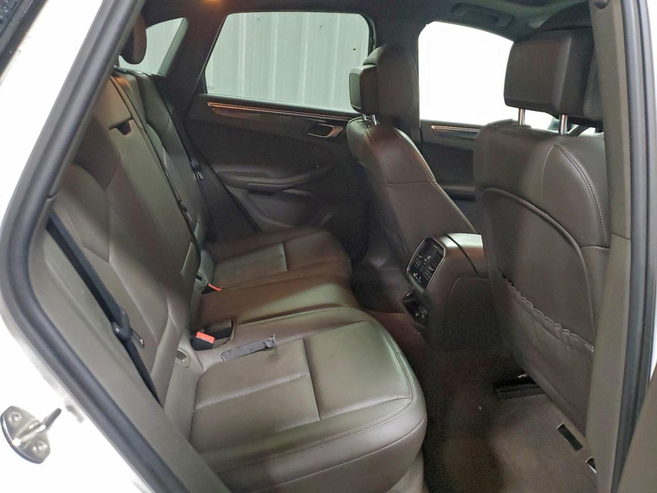 Porsche Macan S Image 7