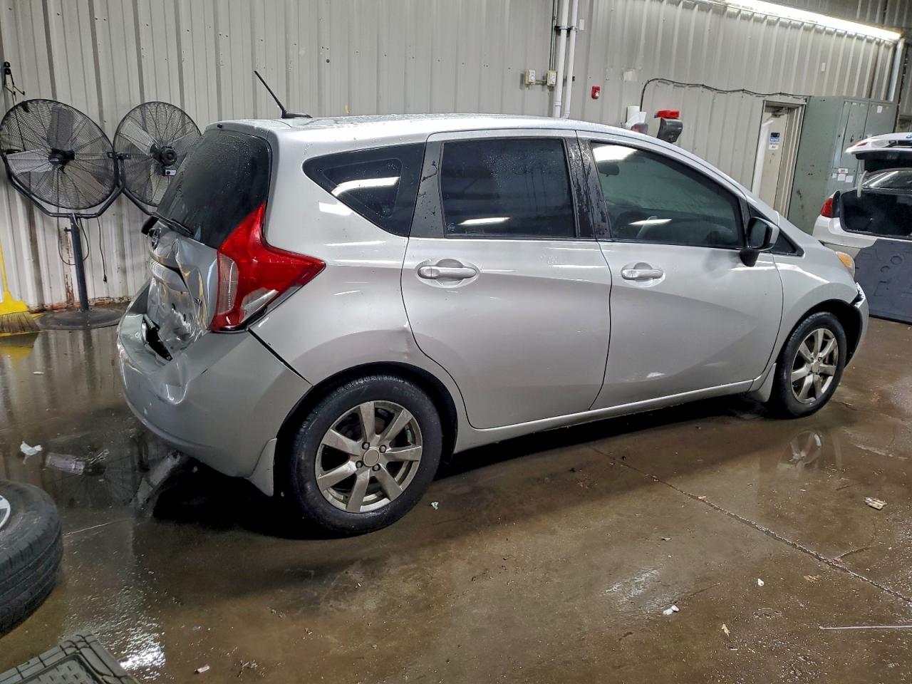 Nissan Versa S Image 4