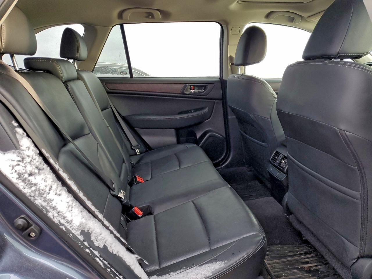 Subaru Outback 2.5i Limited Image 11