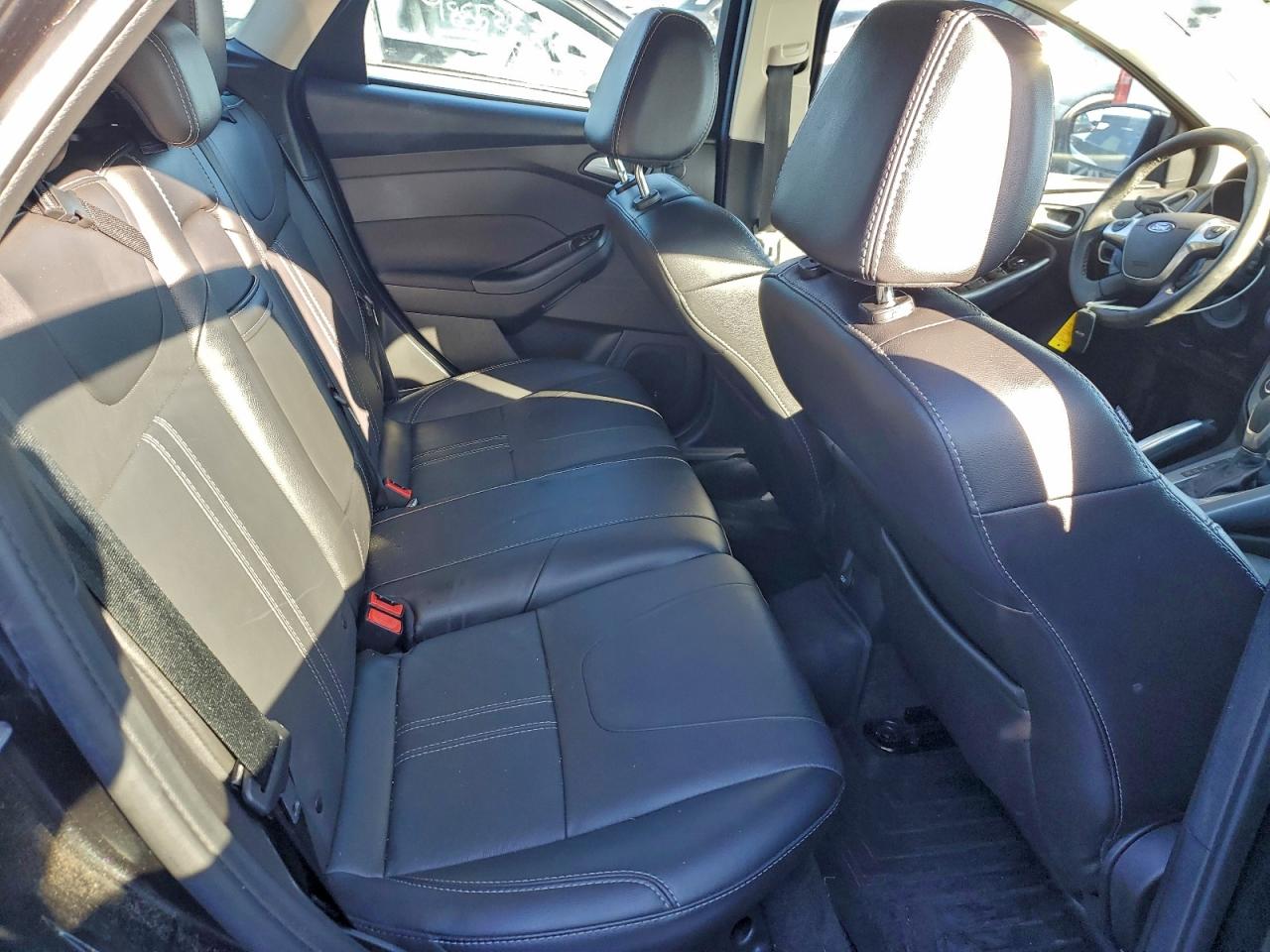 Ford Focus Titanium Image 10