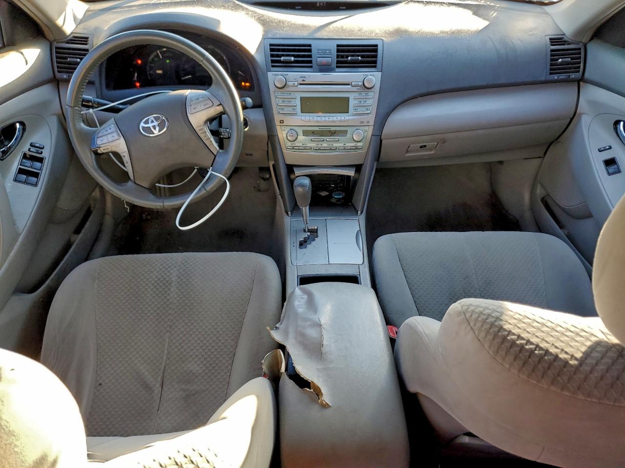 Toyota Camry Hybrid Image 3