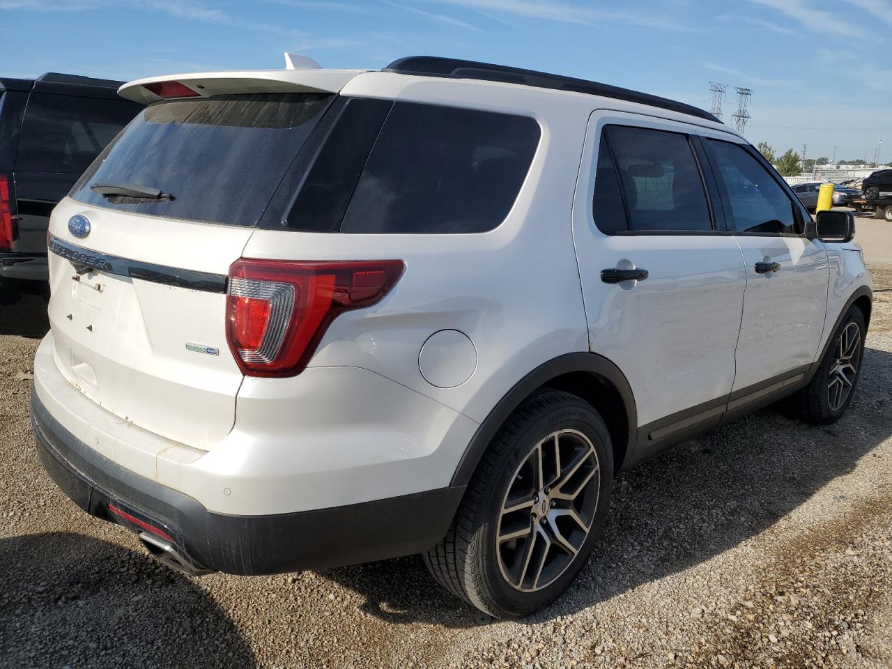 Ford Explorer Sport Image 7