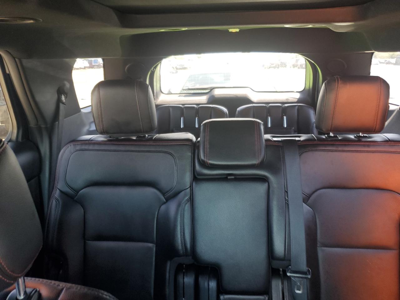 Ford Explorer Sport Image 12