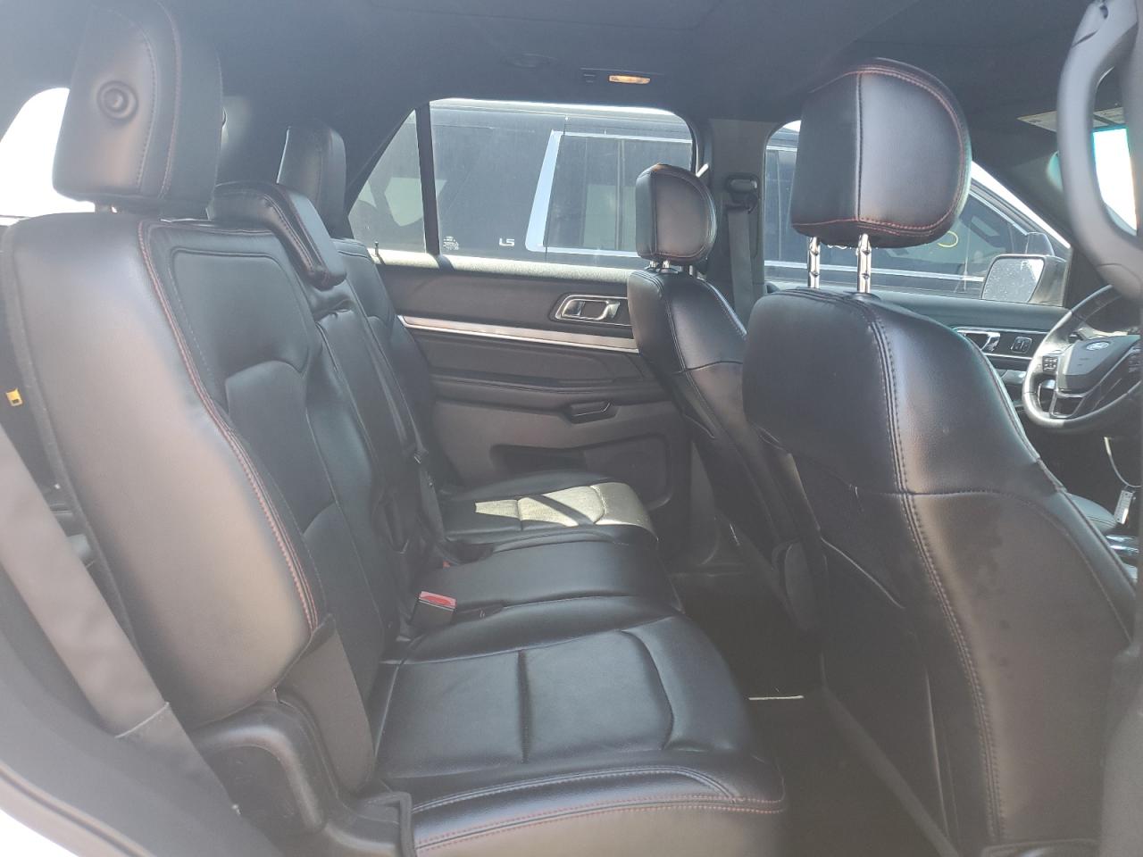 Ford Explorer Sport Image 3