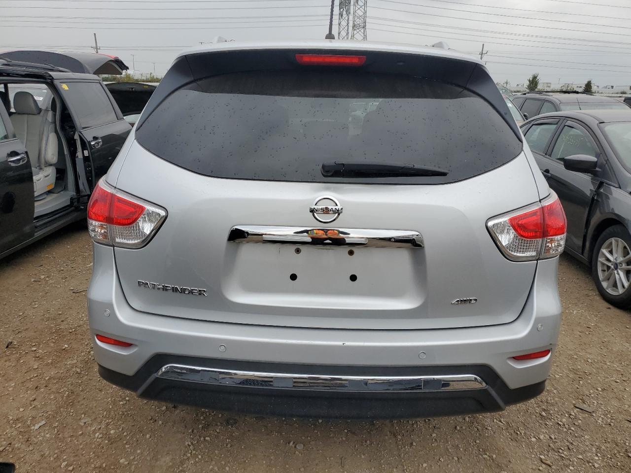 Nissan Pathfinder S Image 5