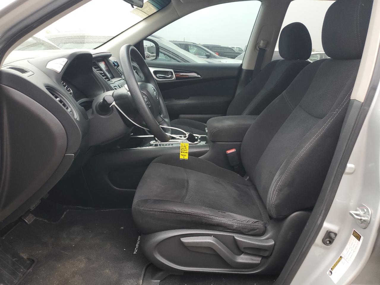 Nissan Pathfinder S Image 3