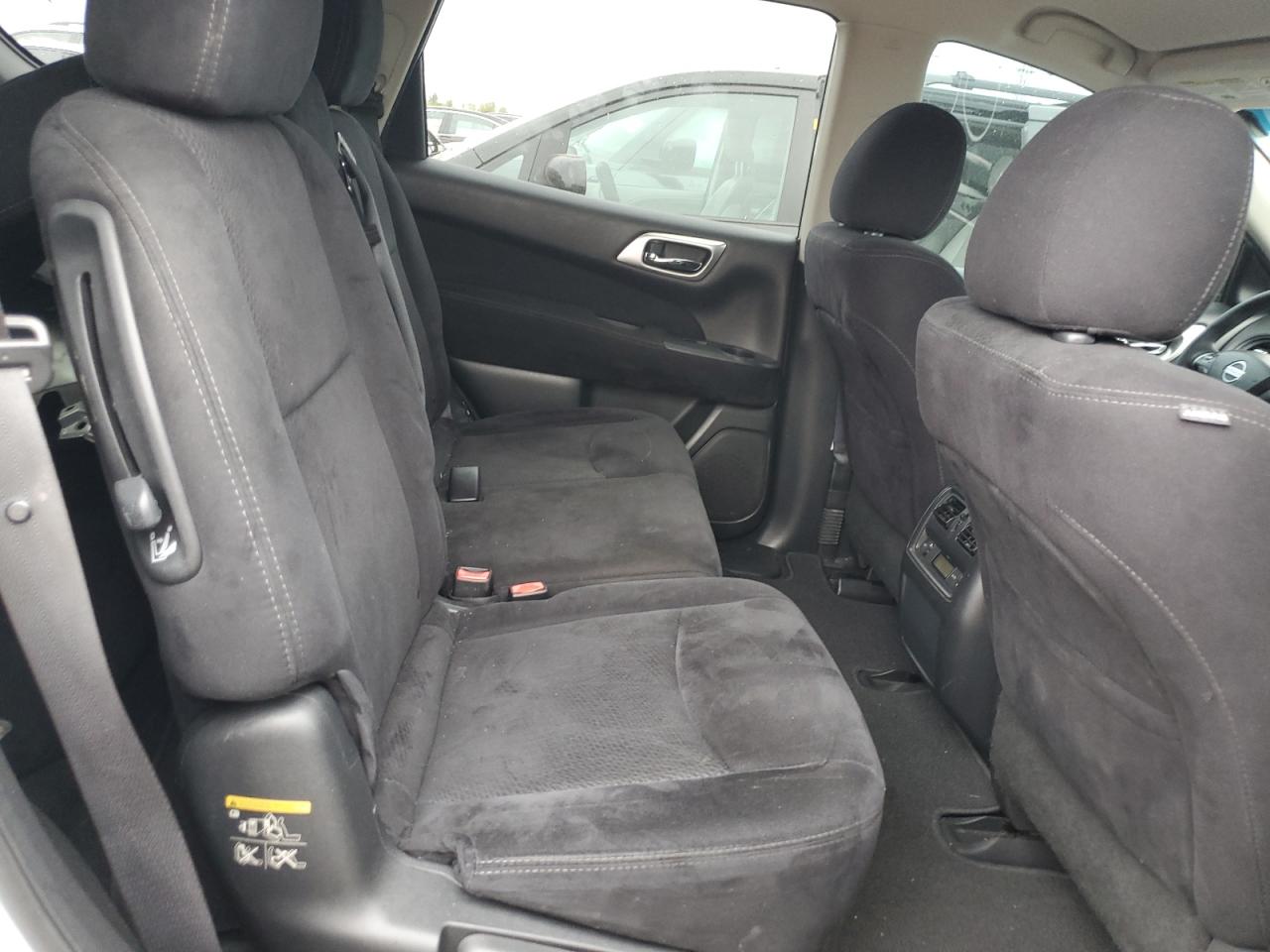 Nissan Pathfinder S Image 11