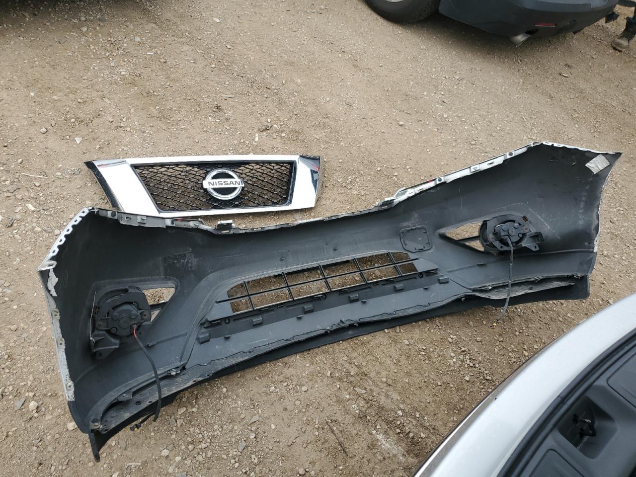 Nissan Pathfinder S Image 8