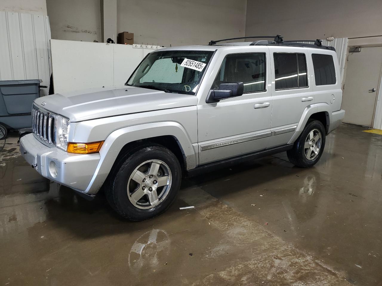 Jeep Commander Sport Image 1