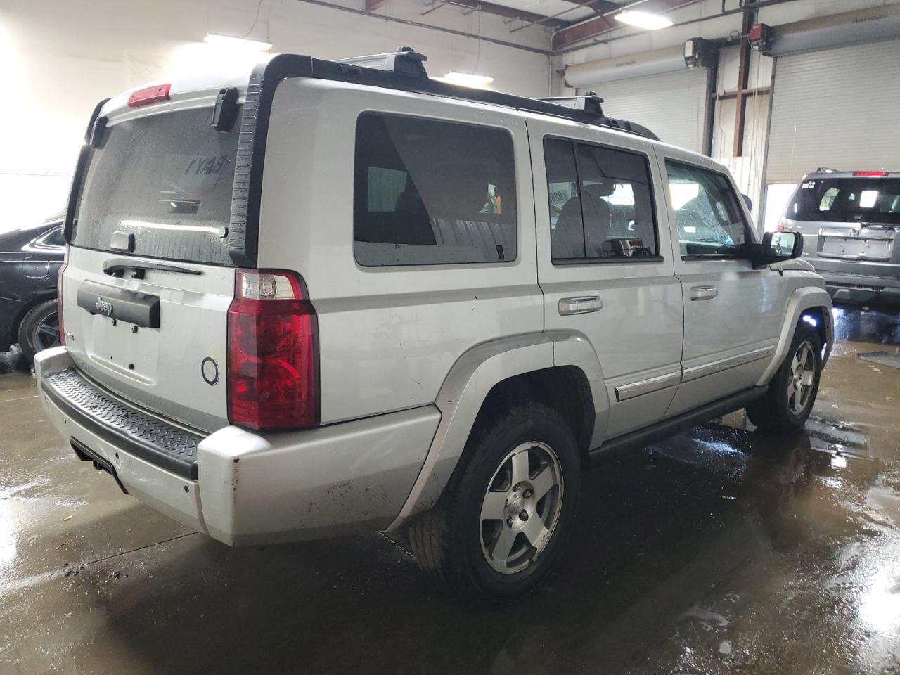 Jeep Commander Sport Image 3