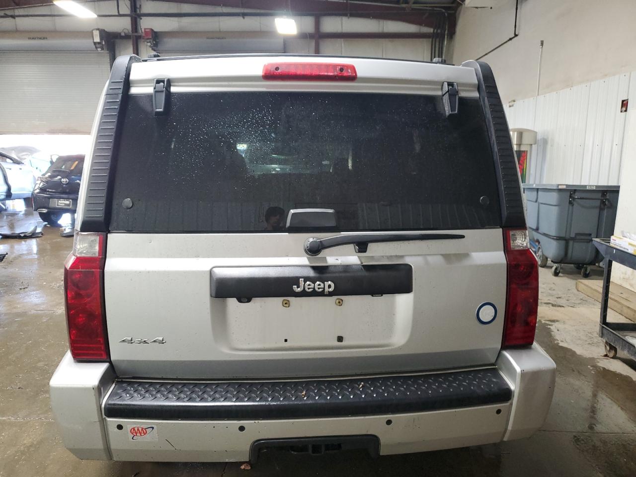 Jeep Commander Sport Image 6