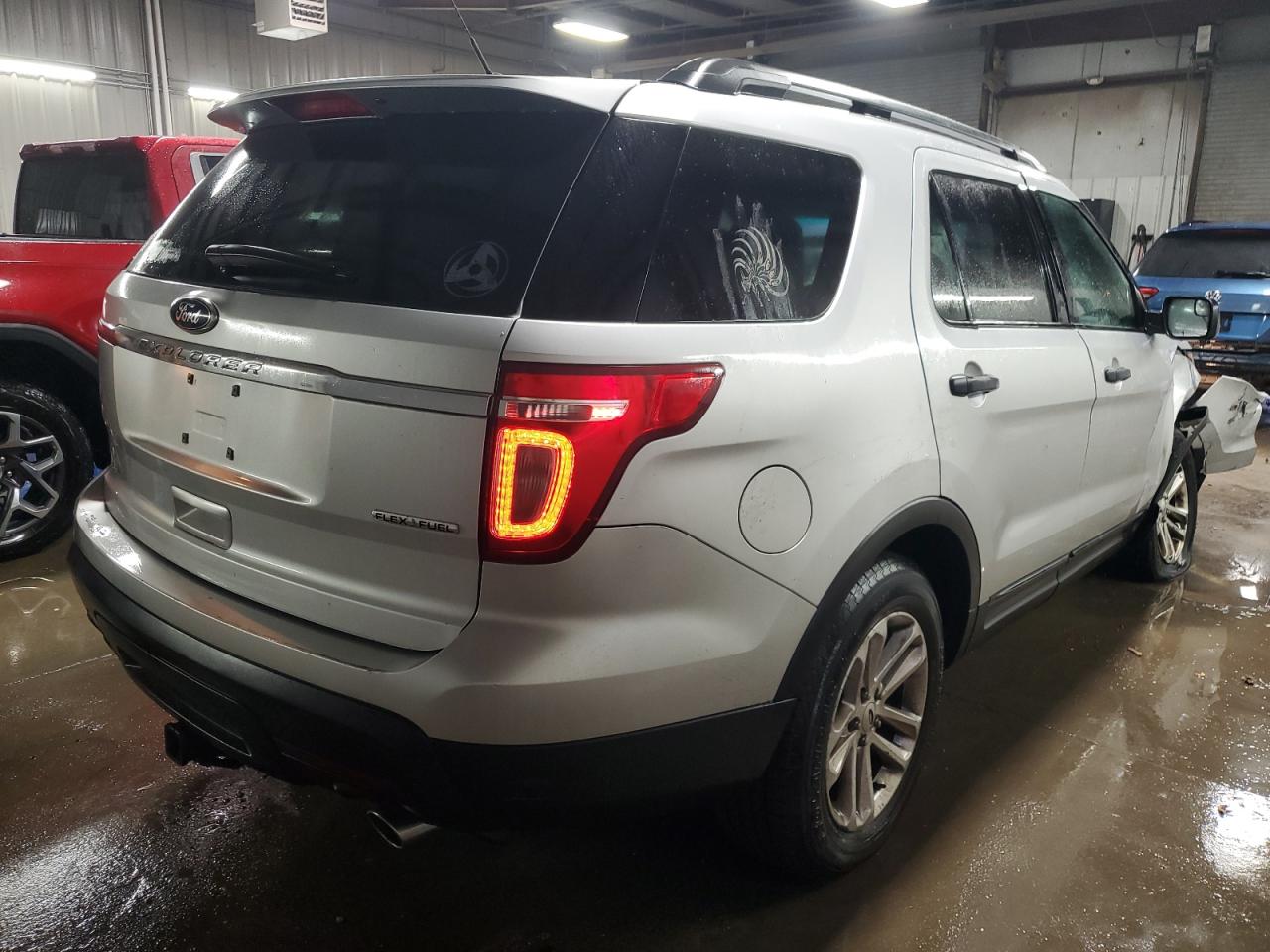Ford Explorer Image 5