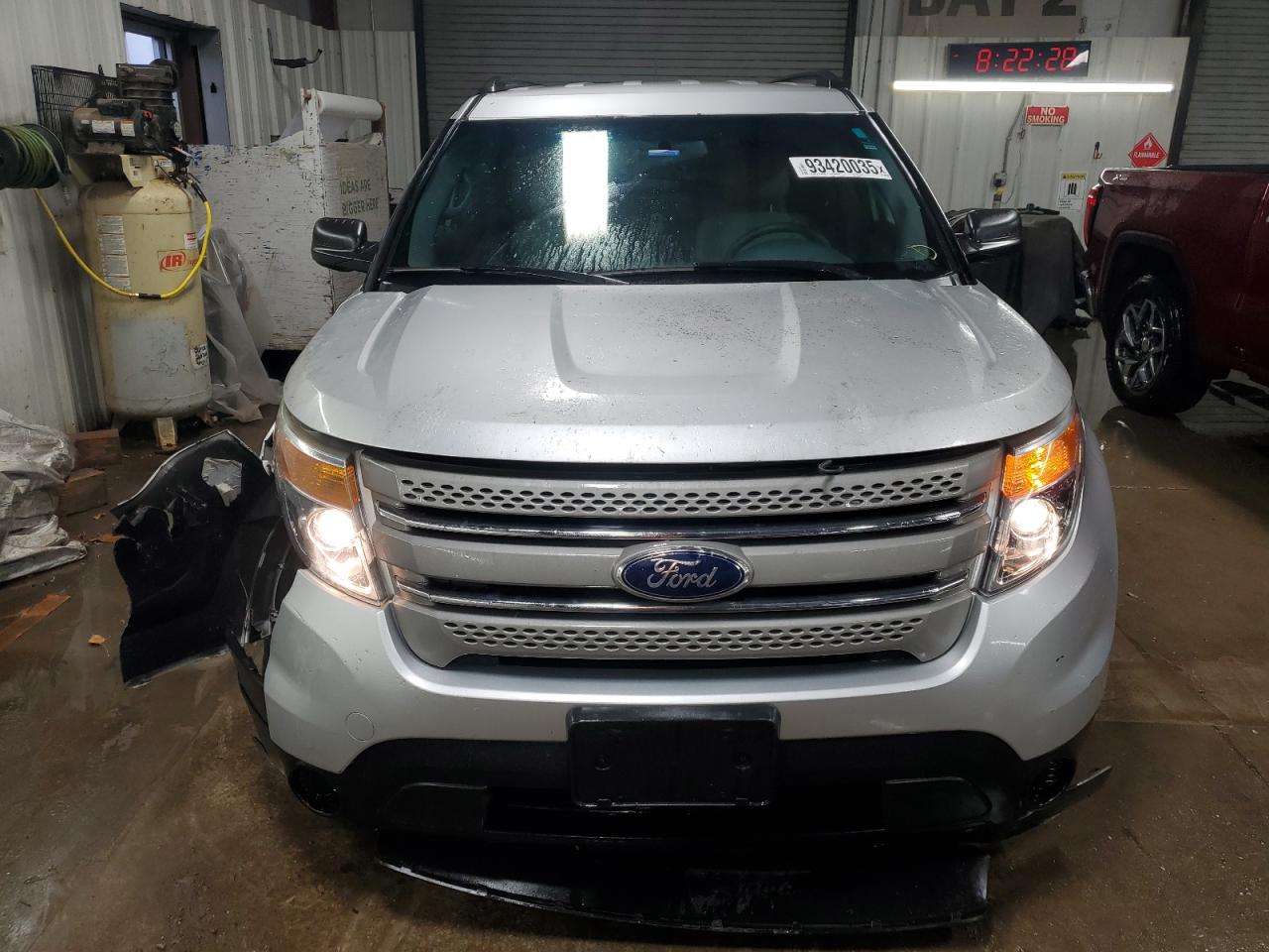 Ford Explorer Image 3