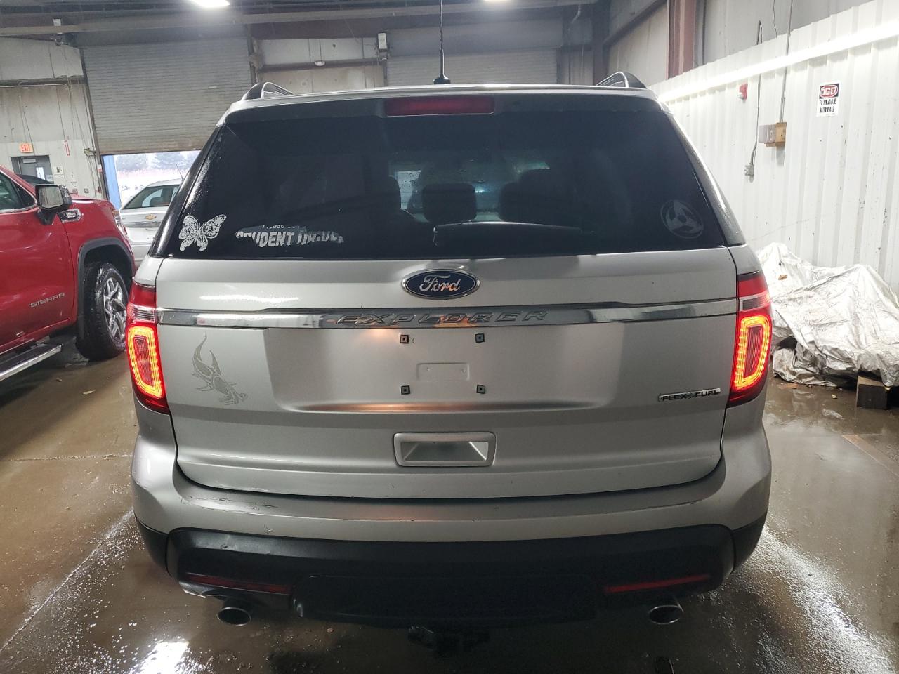 Ford Explorer Image 4