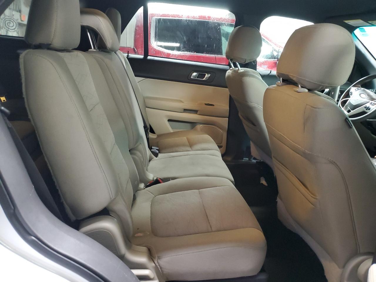 Ford Explorer Image 12