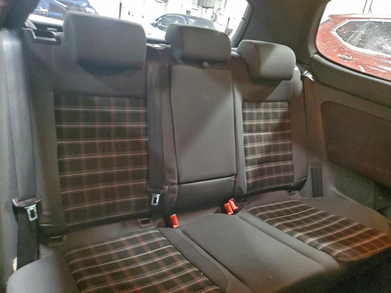 Volkswagen GTI Image 11