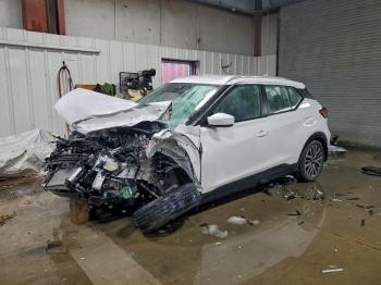  Salvage Nissan Kicks