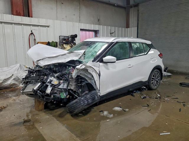  Salvage Nissan Kicks