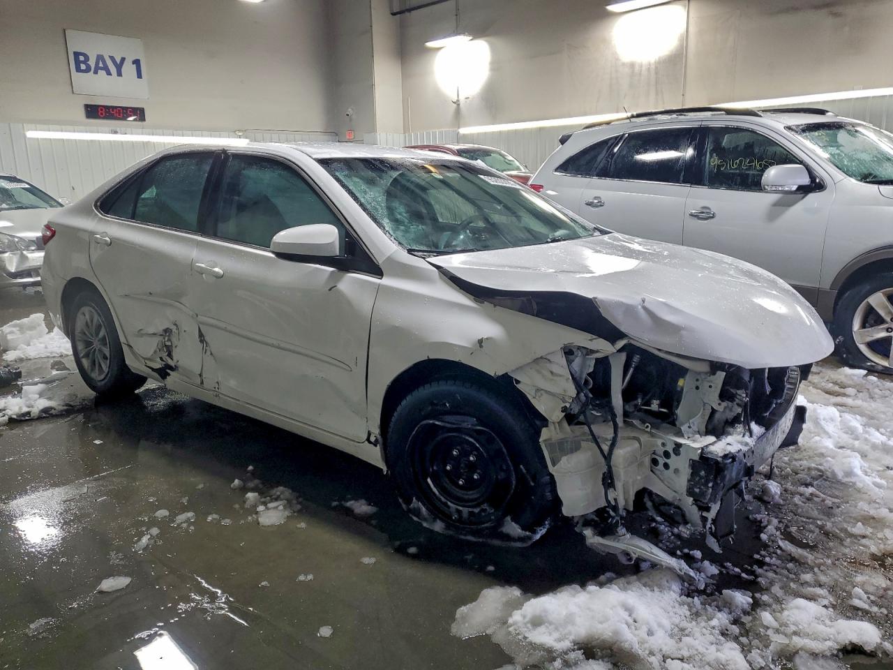 Toyota Camry Le Image 7