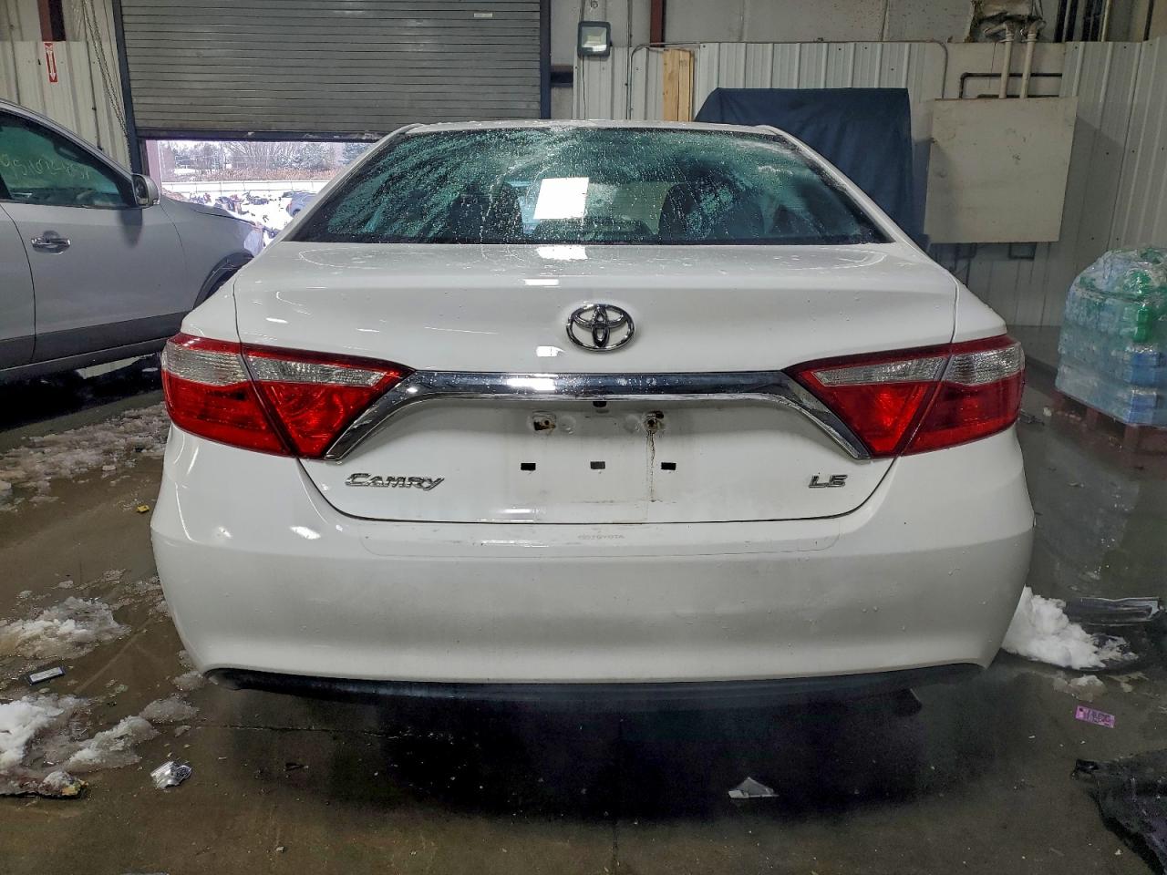 Toyota Camry Le Image 9