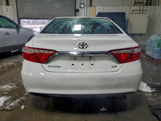 Toyota Camry Le Image 9
