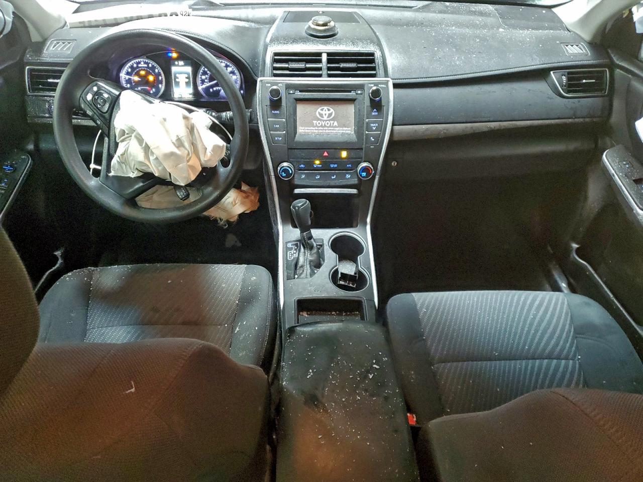 Toyota Camry Le Image 10