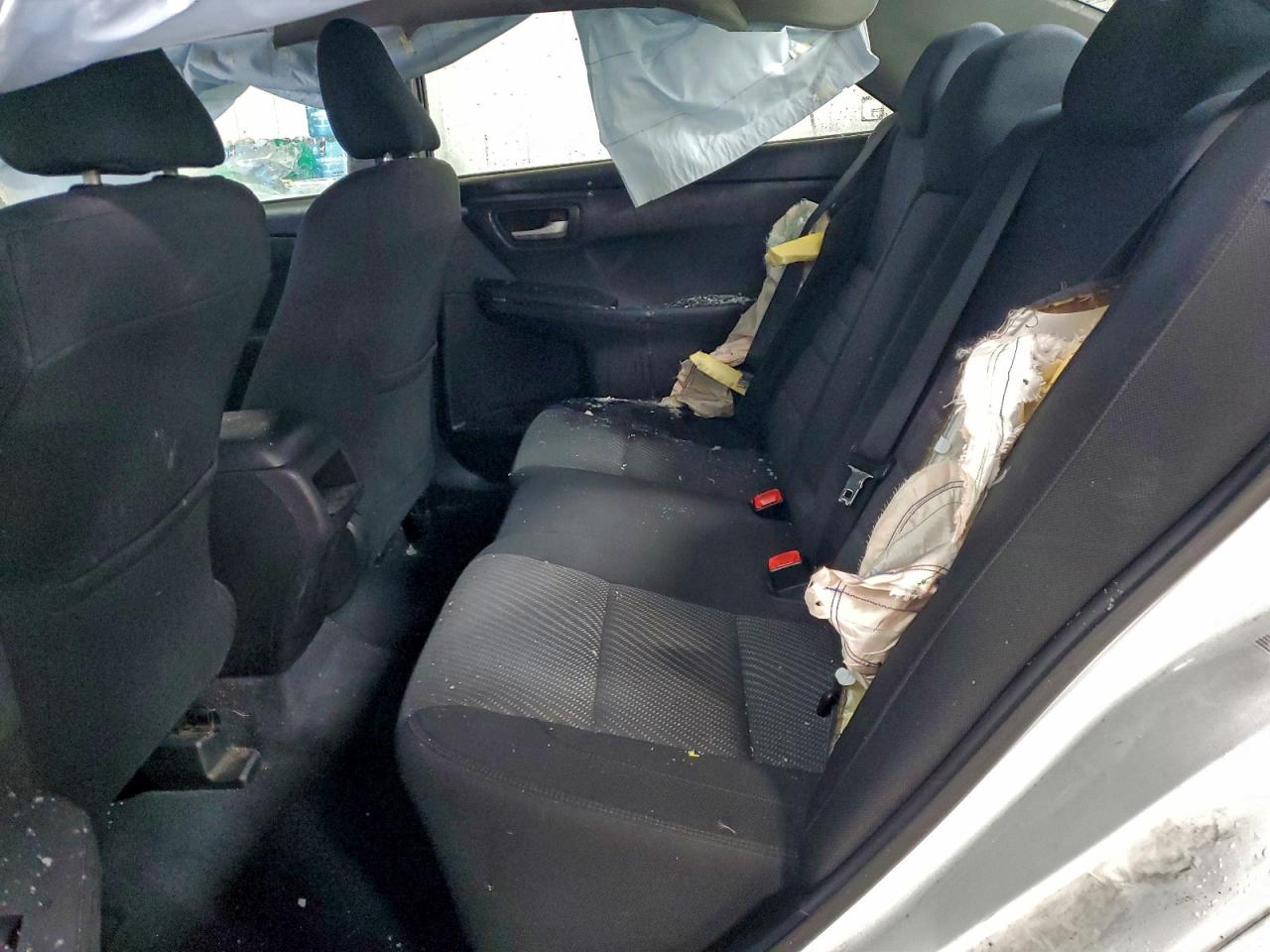 Toyota Camry Le Image 8