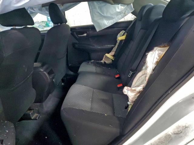 Toyota Camry Le Image 8