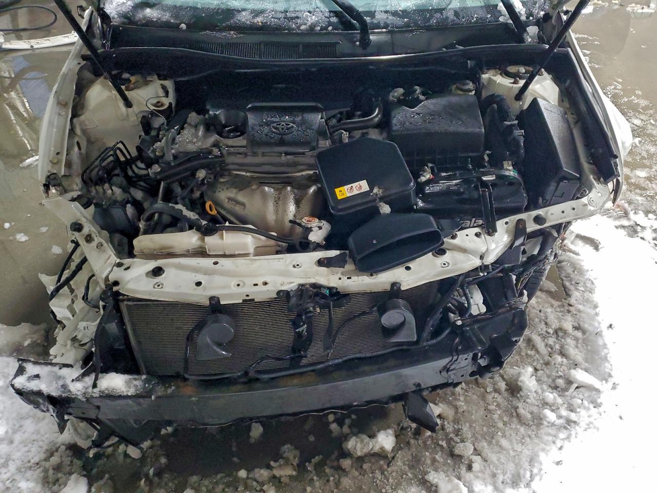 Toyota Camry Le Image 6