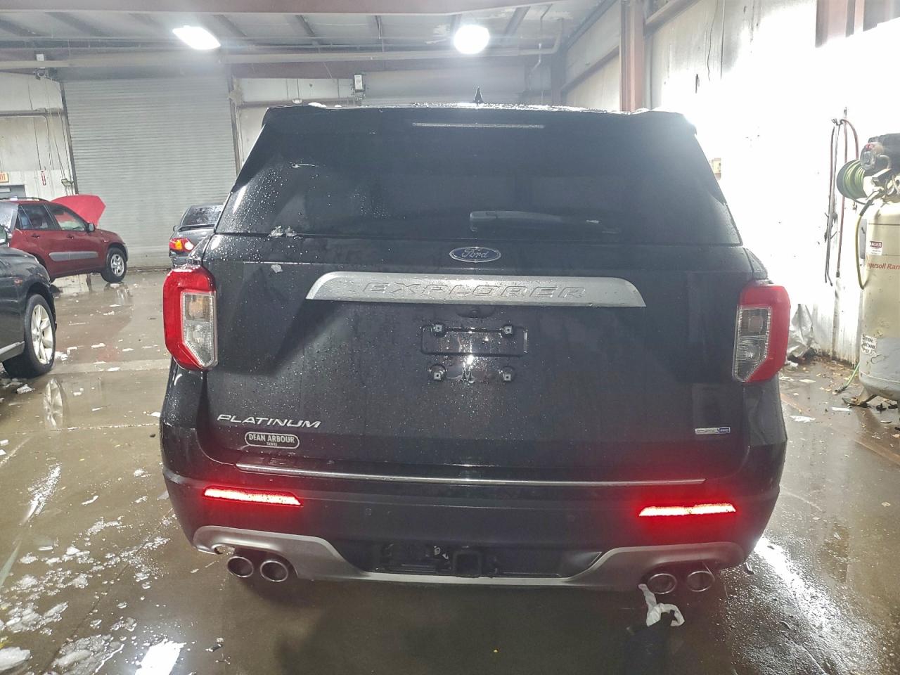 Ford Explorer Platinum Image 7