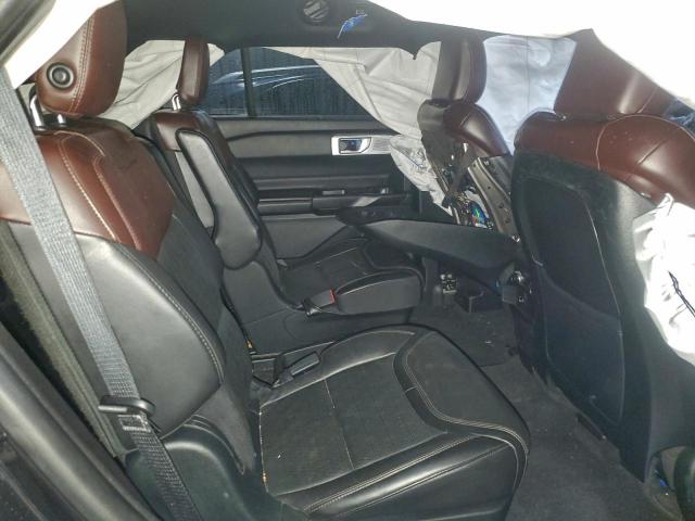 Ford Explorer Platinum Image 3