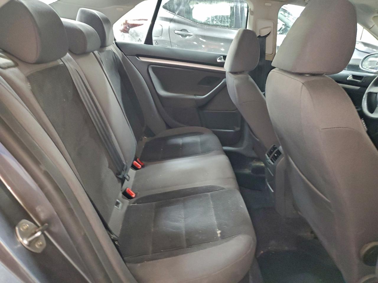 Volkswagen Jetta S Image 9