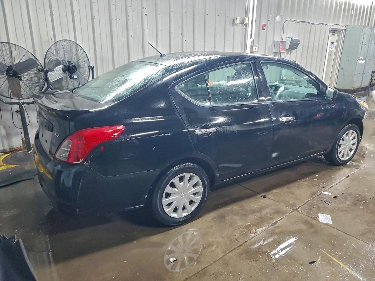 Nissan Versa S Image 2