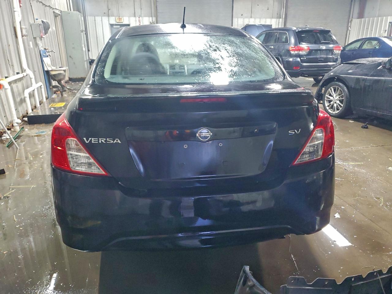 Nissan Versa S Image 7