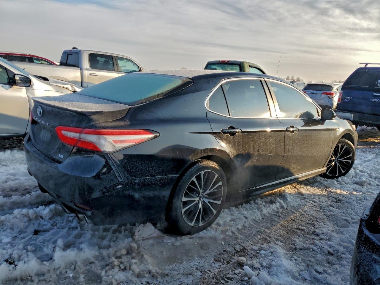 Toyota Camry L Image 3