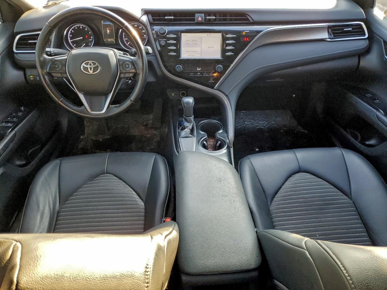 Toyota Camry L Image 7