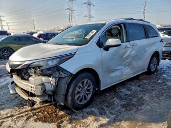  Salvage Toyota Sienna