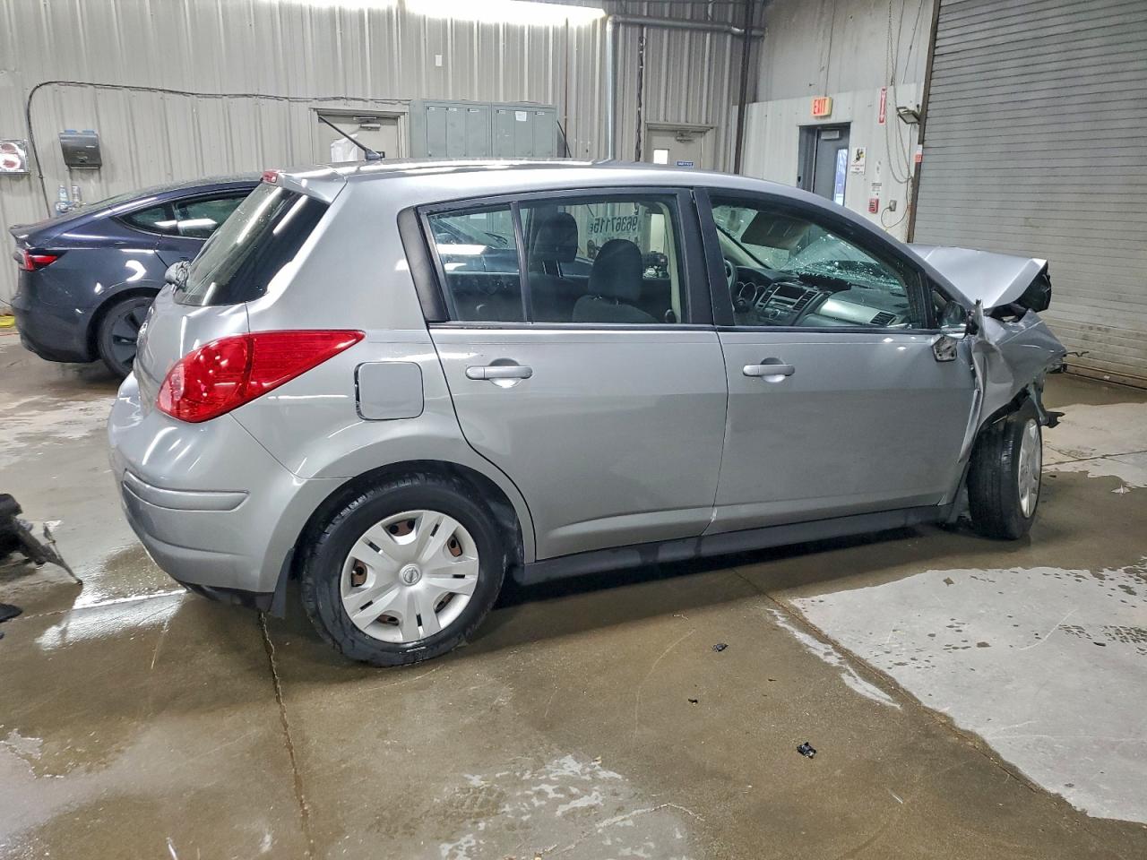Nissan Versa S Image 11