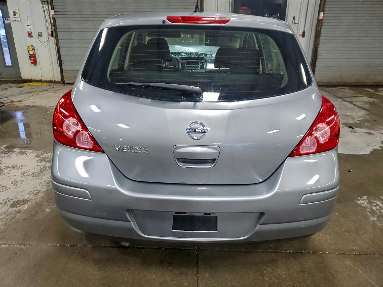 Nissan Versa S Image 3