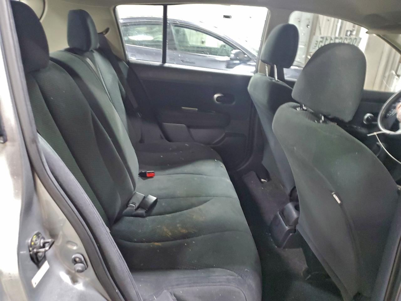Nissan Versa S Image 7
