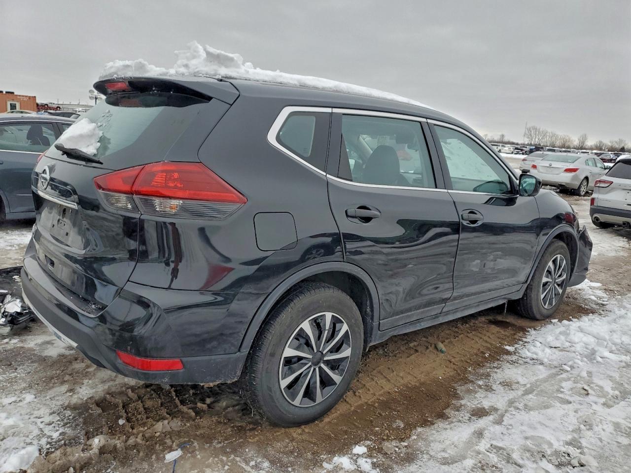 Nissan Rogue S Image 3