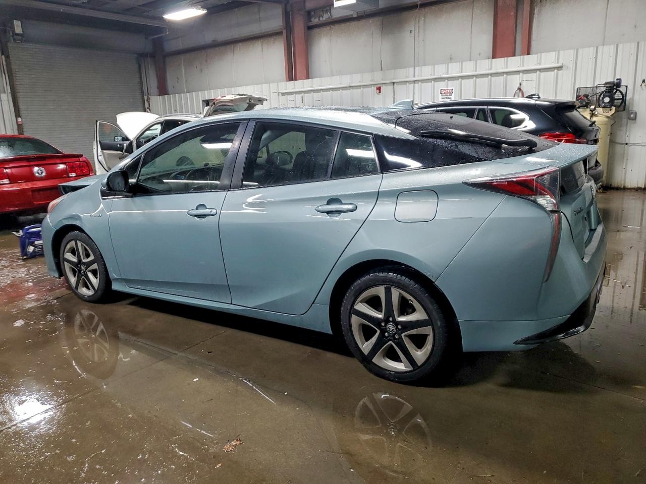 Toyota Prius Image 2