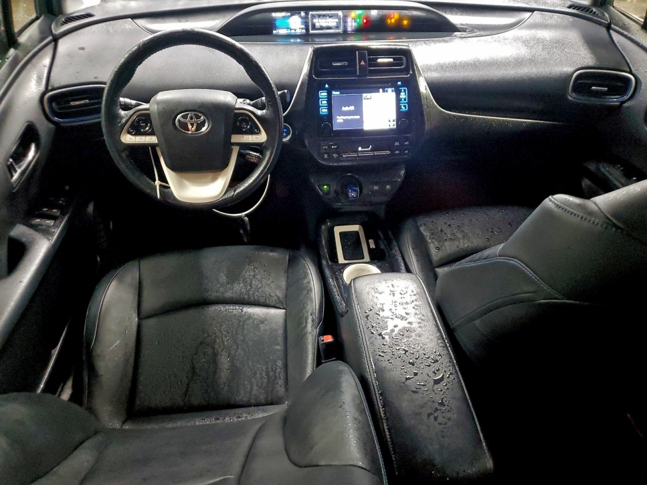 Toyota Prius Image 11