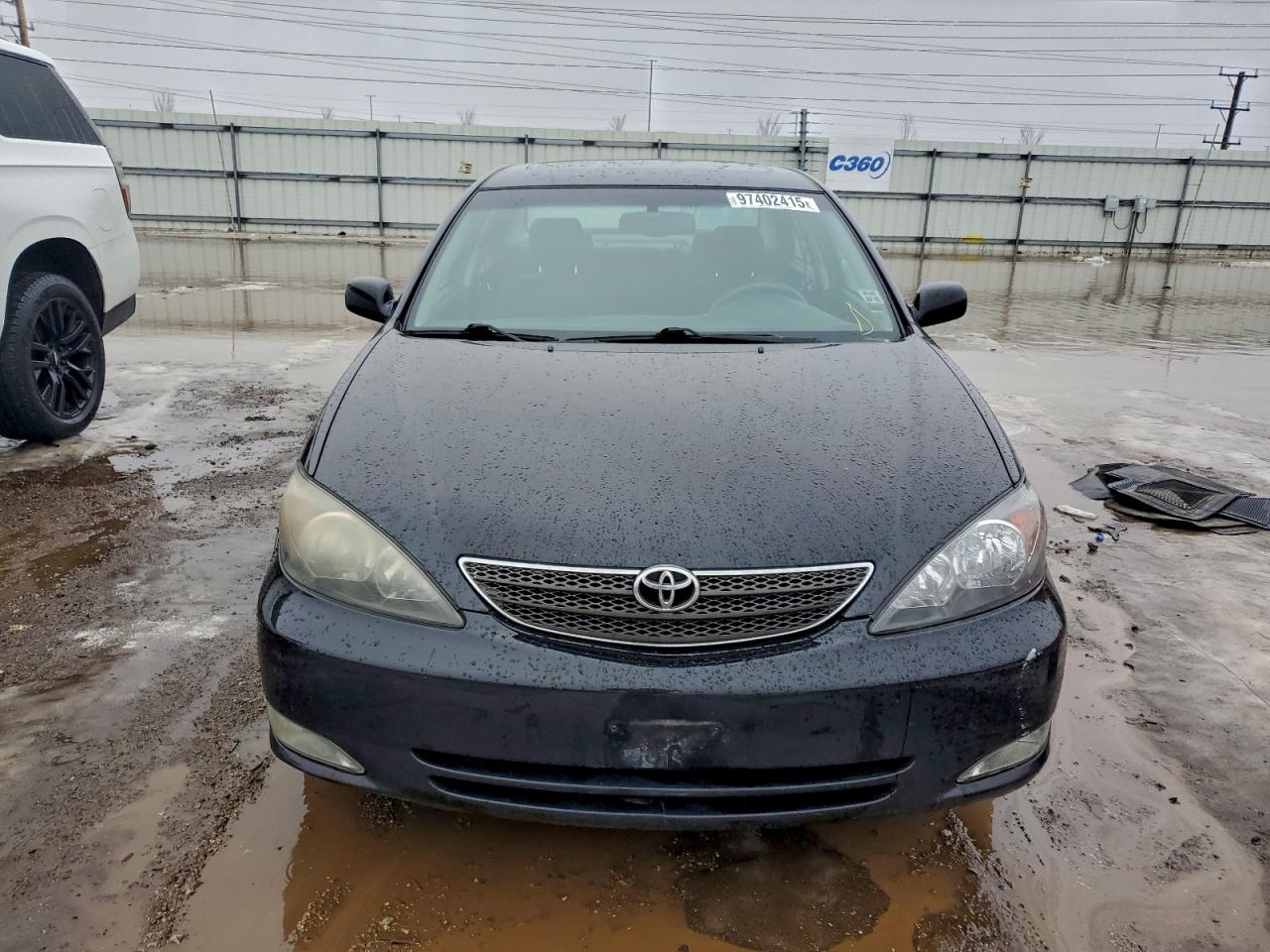 Toyota Camry Le Image 6